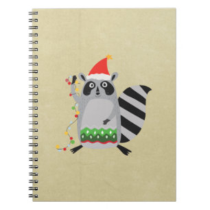 Raccoon in Weihnachtsmannmütze in Weihnachtsstimmu Notizblock