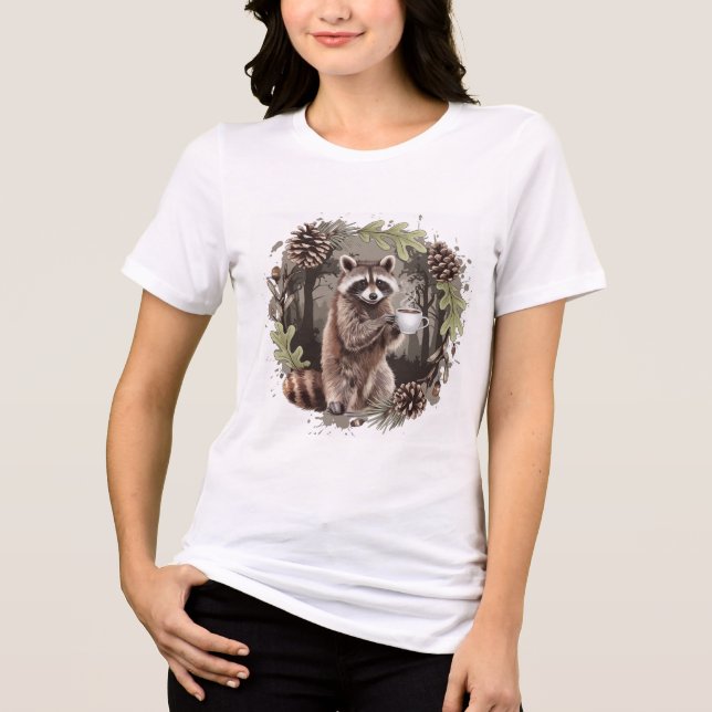 Raccoon mit Kaffee Tri-Blend Shirt (Vorderseite)