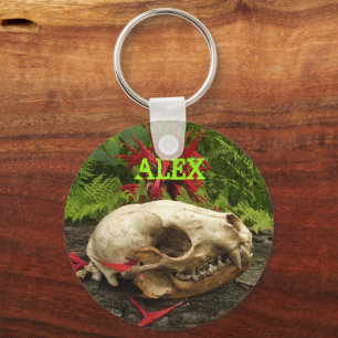 Raccoon Skull Altes Holz mit Farne und rote Monard Schlüsselanhänger