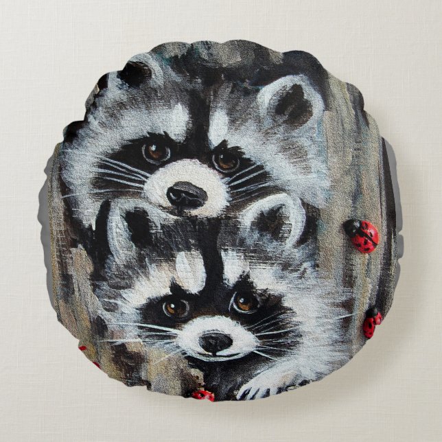 Raccoons Peeking Rundes Kissen (Vorderseite)