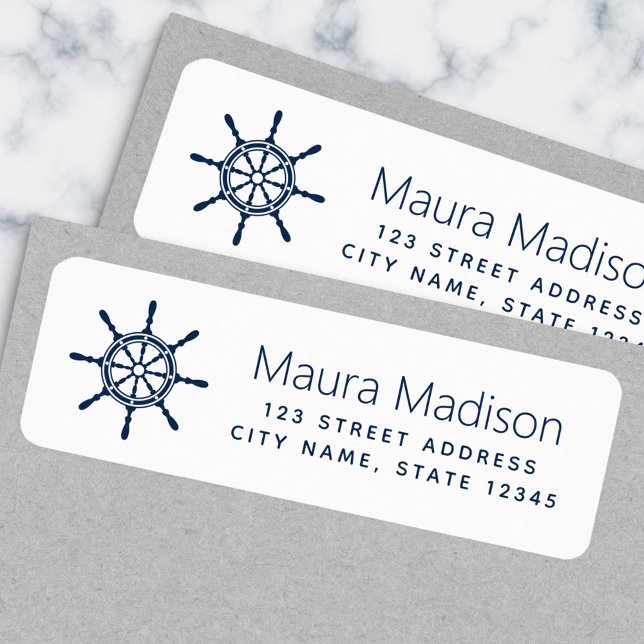 Rad des Schiffes dunkelblau, weiße Rücksendemarke (Von Creator hochgeladen)