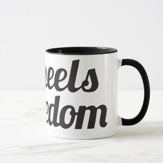 Räder des Wecker-zwei zur Freiheits-Tasse Tasse (Rechts)
