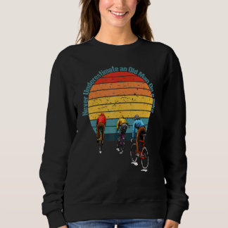 Radfahren unterschätzt nie einen alten Typ auf ein Sweatshirt