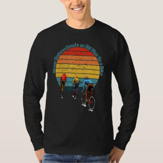 Radfahren unterschätzt nie einen alten Typ auf ein T-Shirt