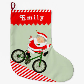 Radfahrer fährt in großen Weihnachtsstrumpf Großer Weihnachtsstrumpf
