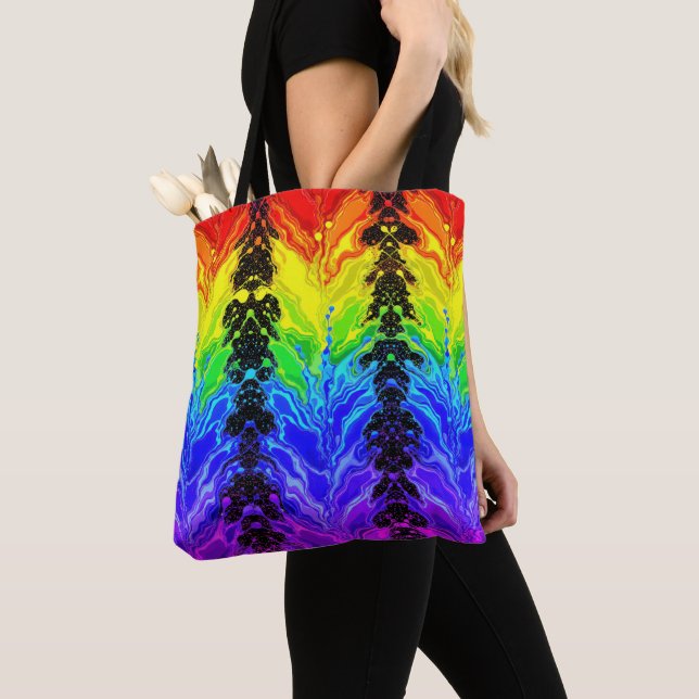 „Radiance“ – Ein abstraktes Pride-Muster  Tasche (Von Nahem)