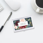 Radiant Bloom | Aquarellblumen Personalisiert Visitenkarten Dose<br><div class="desc">Der elegante Inhaber einer Blumenkarte weist Ihren Namen und/oder Firmennamen auf,  der durch eine Blume von üppigen Aquarellfarben in Rosa und Bordeaux-Marsala gerahmt ist. Auf einem reichen marineblauen Hintergrund sind die grünen Blätter der Saline. Auch passende Visitenkarten und Accessoires sind erhältlich.</div>