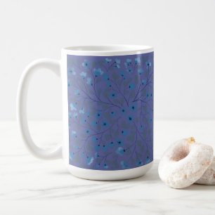 Radiant Orchid mit Muster für blaue Wildblumen Kaffeetasse
