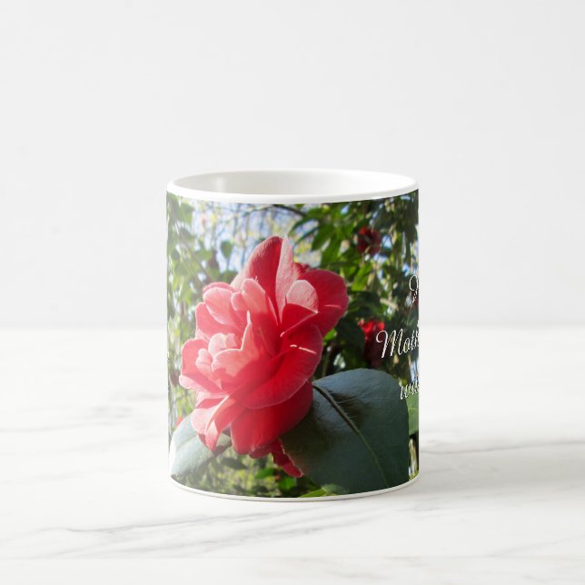 Radiant Red Camellia - Personalisierter Muttertag Kaffeetasse (Mittel)