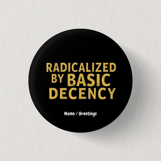 Radikalisiert durch "Basic Decency Women's Funny T Button (Vorderseite)