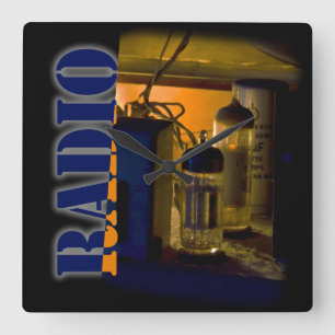 Radio Quadratische Wanduhr