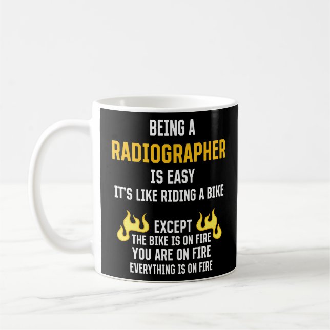 Radiographin zu sein ist ein einfacher Radiologe Kaffeetasse (Links)
