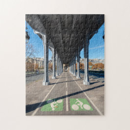 Radweg auf dem Steg Bir-Hakeim - Paris, Frankreich