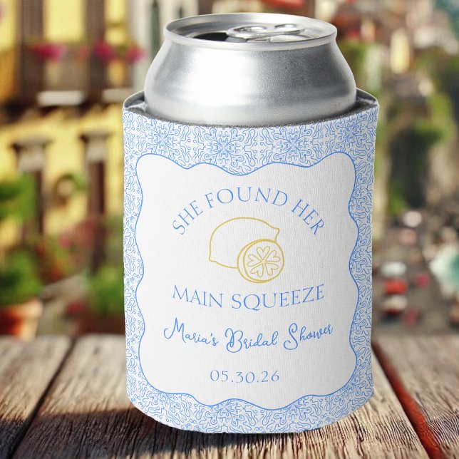 Rafraîchisseur Pour Canette Fête de mariage Main Squeeze Carreau Bleu Citron (Chic can cooler with a lemon theme—perfect for celebrating the bride-to-be! Customizable text.)