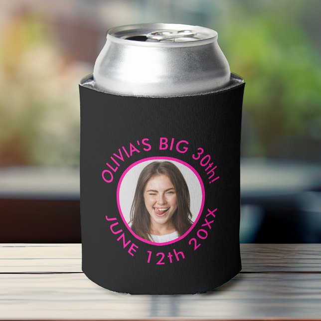 Rafraîchisseur Pour Canette Fun Custom 30th Portrait 2 Photo Anniversaire (Black birthday can cooler with a circular photo frame and custom surrounding text in pink.)