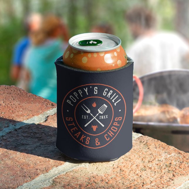 Rafraîchisseur Pour Canette Grill de Poppy Année personnalisée établie (Custom can cooler for a grill-loving Poppy)