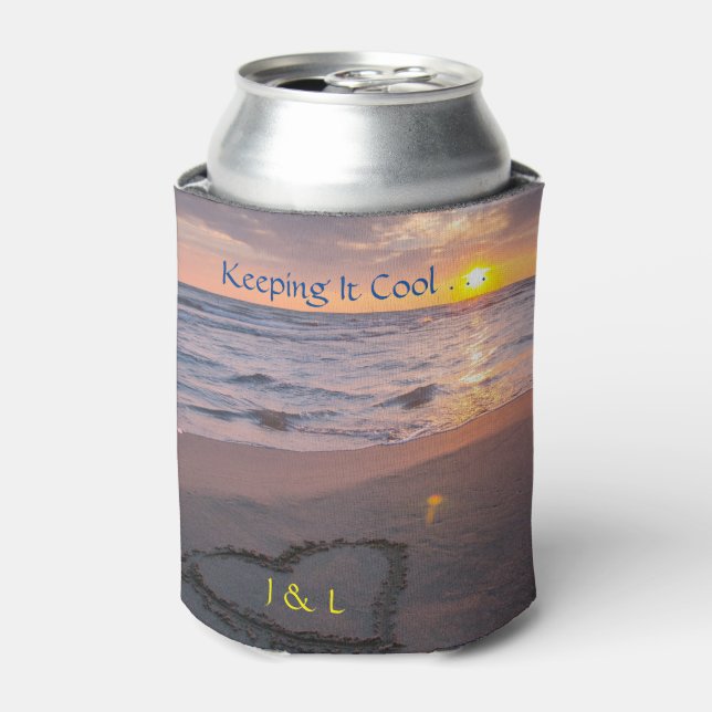 Rafraîchisseur Pour Canette Initiales Sunset Ocean Sand Heart "Keeping It Cool (Can devant)
