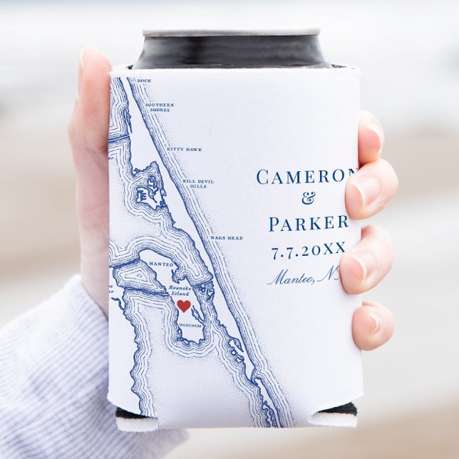 Rafraîchisseur Pour Canette Manteo NC Outer Banks Carte Mariage élégant Favor (Manteo North Carolina Wedding Favor Can Coozie with elegant navy blue Outer Banks OBX map)
