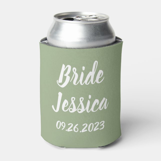 Rafraîchisseur Pour Canette Mariée Vert Sage Écriture Élégante Cadeaux Mariage (Can devant)