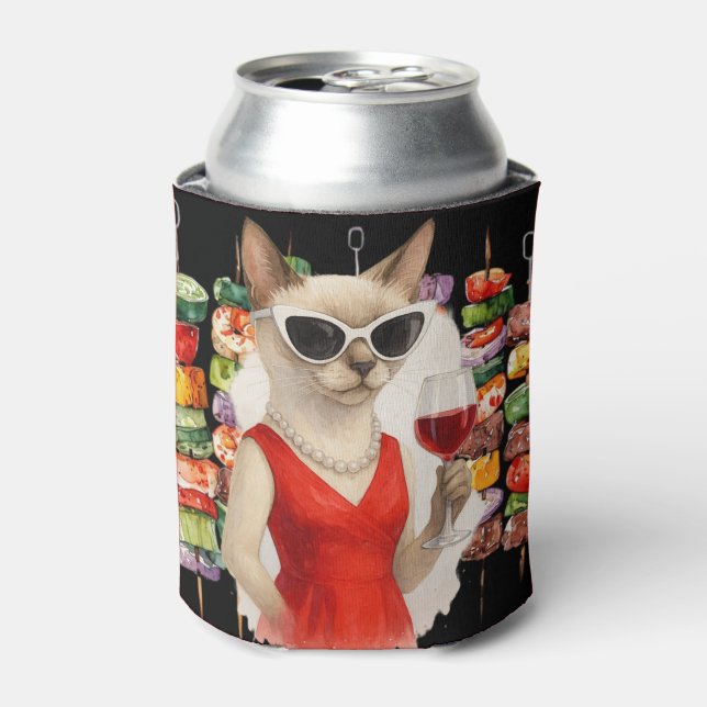Rafraîchisseur Pour Canette Siamese Cat Drinking Wine at Barbecue Party  (Can devant)