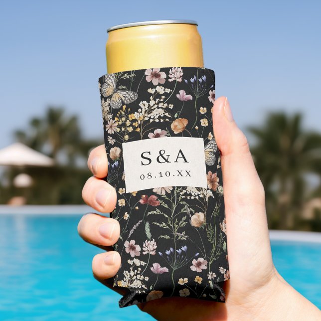 Rafraîchisseur Pour Canette Slim Mariage Fleur sauvage noir Seltzer Can Cooler (Moody Black Boho Wildflower Wedding Seltzer Can Cooler Monogrammed by Painted Paperie
)