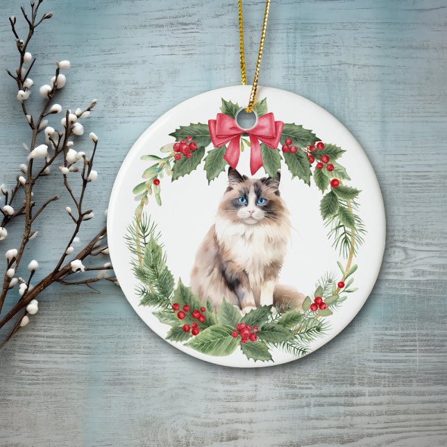 Ragdoll Cat Red Bow Holly Wreath Keramik Ornament (Von Creator hochgeladen)