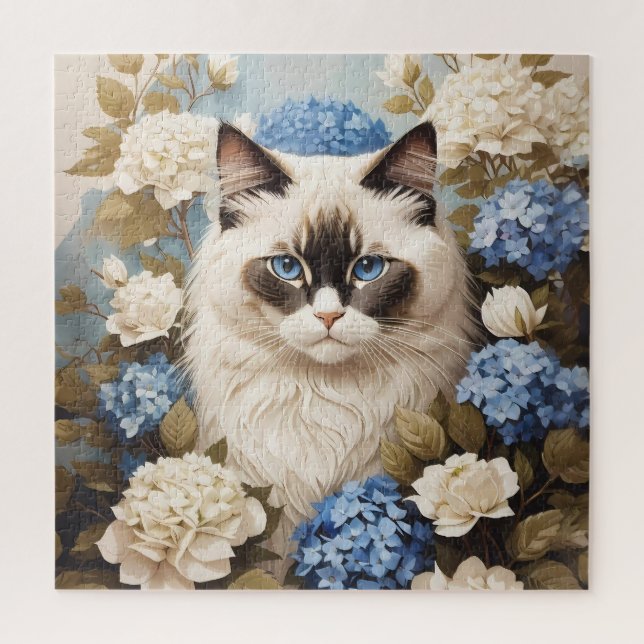 Ragdoll Katze mit Blue Hydrangea-Blume (Vertikal)