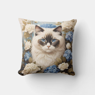 Ragdoll Katze mit Blue Hydrangea-Blume Kissen