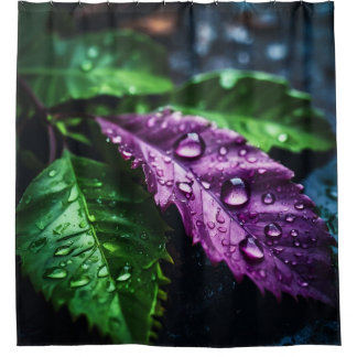 "Rain-Kissed Blätter: Nature's Palette" Duschvorhang