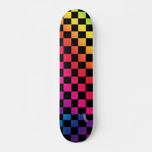 Rainbow & Black Schachbretts & Name oder Text Skateboard