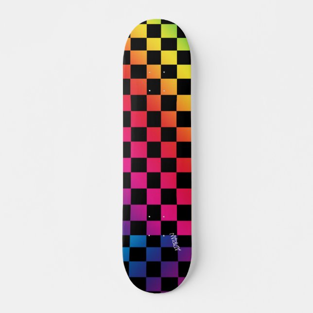 Rainbow & Black Schachbretts & Name oder Text Skateboard (Vorne)