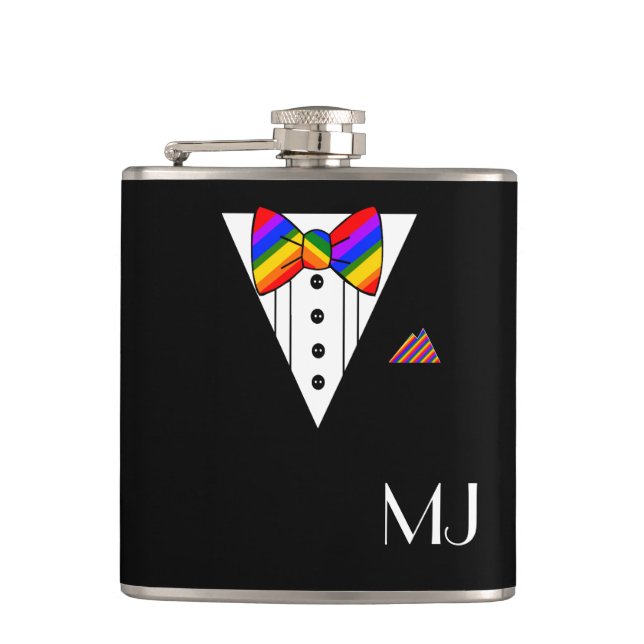Rainbow Bow Krawatte Black Tuxedo Mit Monogramm Flachmann (Vorderseite)