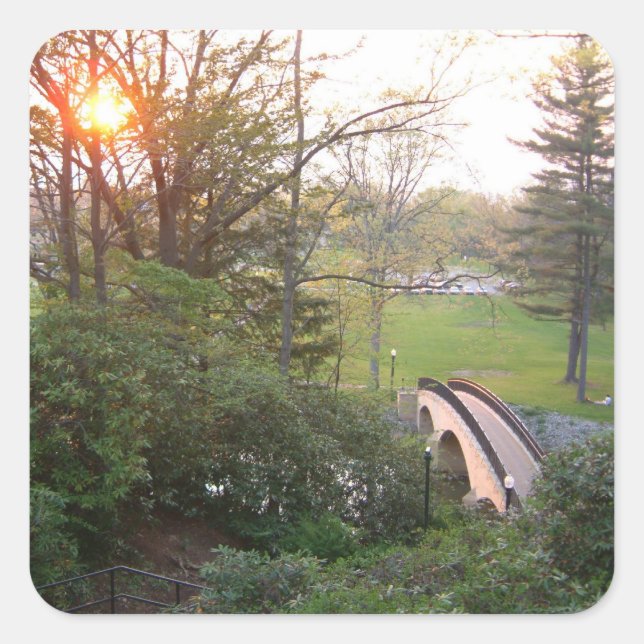 Rainbow Bridge Sunset an der Grove City Uni Quadratischer Aufkleber (Vorderseite)