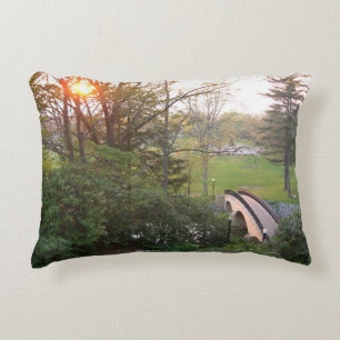 Rainbow Bridge Sunset an der Grove City Uni Zierkissen