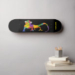 Rainbow Colored Cartoon Chameleon Personalisiert Skateboard<br><div class="desc">Dieses Skateboard ist bereit,  mit einem Namen oder einem anderen benutzerdefinierten Text personalisiert zu werden. Es zeigt eine farbenfrohe Cartoon-Abbildung eines Chamäleon-Set vor einem schwarzen Hintergrund mit fett kalkgrüner Schrift.</div>