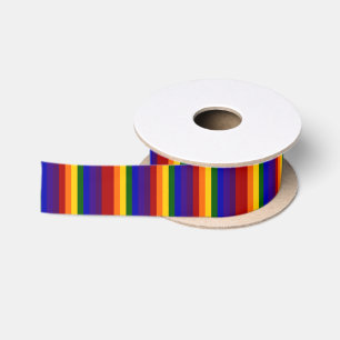 Rainbow-farbene Streifen Satinband