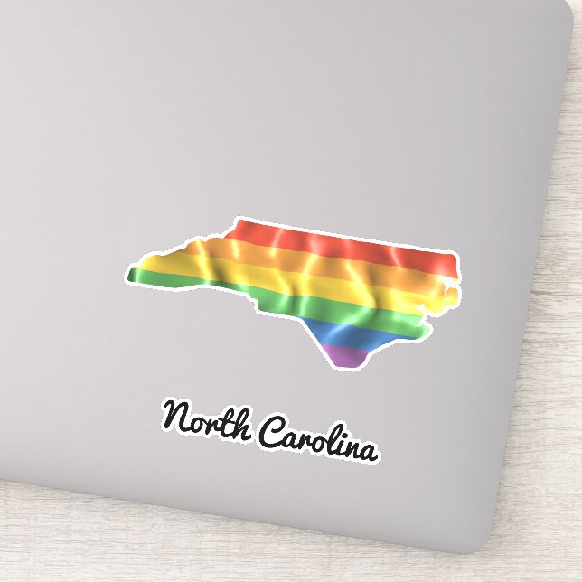 Rainbow Flag North Carolina NC Staat Kontur Aufkleber (Detail)