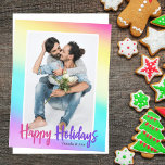 Rainbow Gay Pride Couple Foto Chic Happy Holidays Postkarte<br><div class="desc">Happy Holidays in hübschem Rosa und lila über Regenbogen Pastellfarben. Niedliche und farbenfrohe Foto-Postkarte für LGBT-Paare oder LGBTQ-Familien. Personalisieren Sie mit Ihrem eigenen Foto und personalisierten Nachrichten auf der Rückseite.</div>