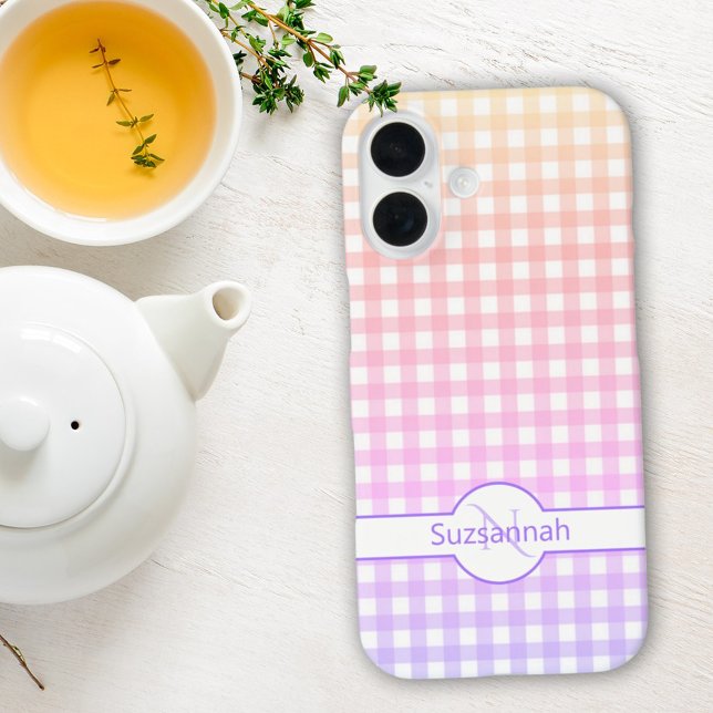 Rainbow Gingham Karo Mit Monogramm Custom iPhone 16 Hülle (personalized name and initial monogram template phone case)