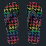 Rainbow-Hahnentrittmuster Flip Flops<br><div class="desc">Dieses stilvolle Hahnentrittmuster mit Schwarz und Regenbogen ist ein Muss. Ändern Sie die Größe des Hahnentrittmusters,  indem Sie das Signaturbild anpassen. Fügen Sie auch ein Monogramm hinzu! Achten Sie auf die Abstimmung des Zubehörs. Sie eignen sich ideal für Hochzeiten als Wechsel zu komfortablen Schuhen während des Empfangs.</div>