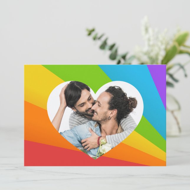 Rainbow Heart Gay Couple Foto Custom Romantic Karte (Stehend Vorderseite)