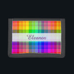 Rainbow Kariert farbig | Name hinzufügen Tri-fold Portemonnaie<br><div class="desc">Dieses karierte Regenbogen-Muster ist hell und farbenfroh,  mit einem leichten Textureffekt. Es ist ein lebendiges,  lebhaftes,  kariertes Muster,  das als Hintergrund für Ihren Namen oder anderen kurzen Text hübsch aussieht.</div>