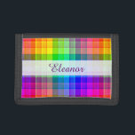 Rainbow Kariert farbig | Name hinzufügen Tri-fold Portemonnaie<br><div class="desc">Dieses karierte Regenbogen-Muster ist hell und farbenfroh,  mit einem leichten Textureffekt. Es ist ein lebendiges,  lebhaftes,  kariertes Muster,  das als Hintergrund für Ihren Namen oder anderen kurzen Text hübsch aussieht.</div>