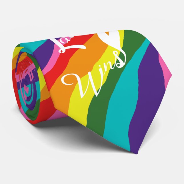 Rainbow Liebe gewinnt Krawatte (Gerollt)
