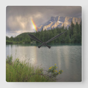 Rainbow & Mountains, Alberta Kanada Quadratische Wanduhr
