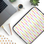 Rainbow Pastel Dots Muster Laptopschutzhülle<br><div class="desc">Ein Muster von Regenbogenkreisen in pastellfarbenen Mehrfarben. Sie sind alle in verschiedenen Formen und Größen und in einem Retro-Look angeordnet.</div>