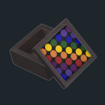 Rainbow Polka Dots auf Schwarz Kiste<br><div class="desc">Die Reihen der regenbogenfarbenen Polka-Punkte decken einen schwarzen Hintergrund ab. Die Offsetreihen bilden Diagonalen jeder Farbe: violett, indigo, blau, grün, gelb, orange und rot. Digitales Bild. Copyright © 2011 Claire E. Skinner. Alle Rechte vorbehalten.</div>