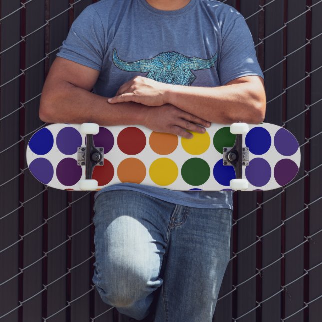 Rainbow Polka Dots on White Skateboard (Außenbereich 3)