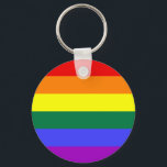 Rainbow Pride Flag Schlüsselanhänger<br><div class="desc">Die sechsfarbige Version der Gay Pride Flag ist seit 1979 beliebt. Die Anzahl der Streifen wurde auf eine gerade Zahl reduziert,  um zu verhindern,  dass die mittlere Farbe versteckt wird,  wenn sie vertikal auf Lampenposten aufgehängt wird. Indigo Streifen wurde in königsblaue Streifen geändert.</div>