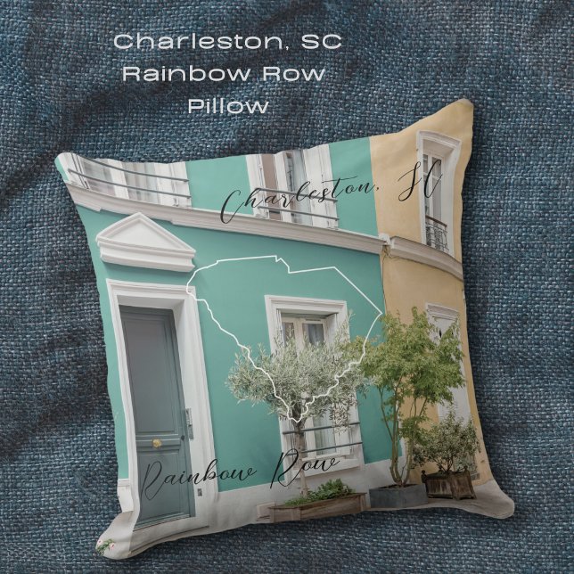 Rainbow Row Charleston Personalisiert Throw Kissen (A throw pillow featuring a colorful picture of Rainbow Row in Charleston South Carolina! )